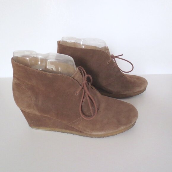 Clarks Beige Tan Walnut Yarra Suede Platform Wedge Lace Up Ankle Boots Booties - Picture 4 of 9